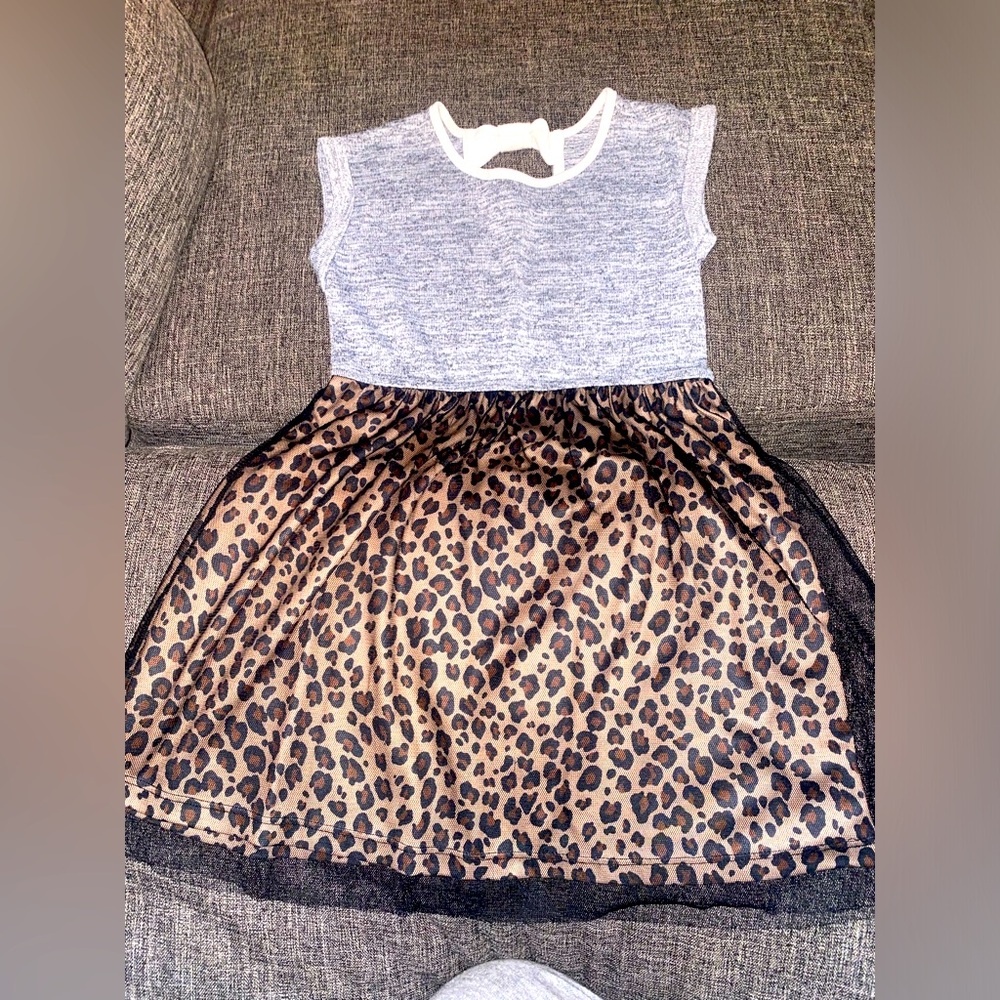 Beautiful leopard print casual dress